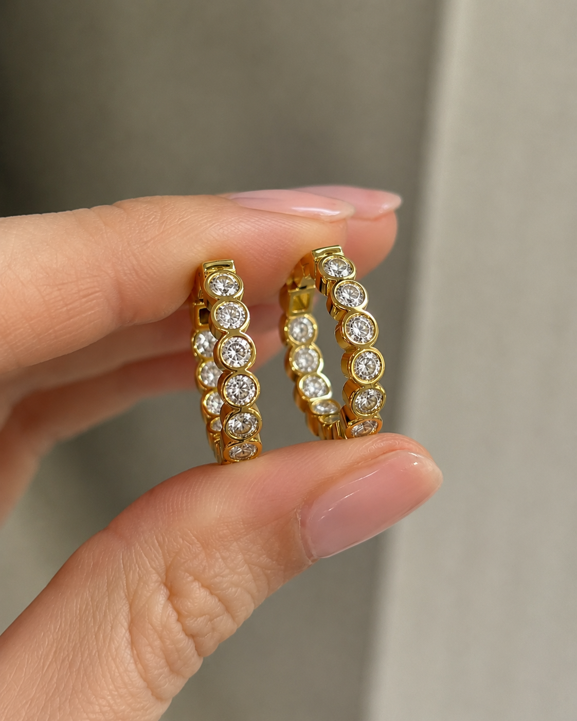 14mm Bezel Hoops w. Diamonds (Yellow Gold)