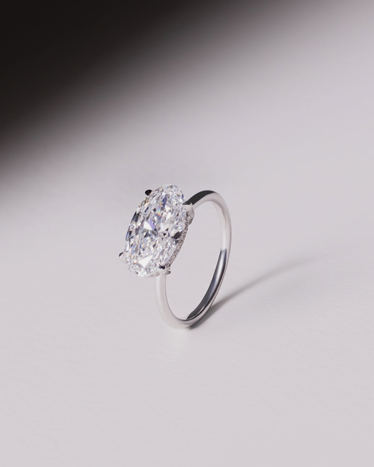 Oval East-West Solitaire w. Hidden Halo (White Gold)