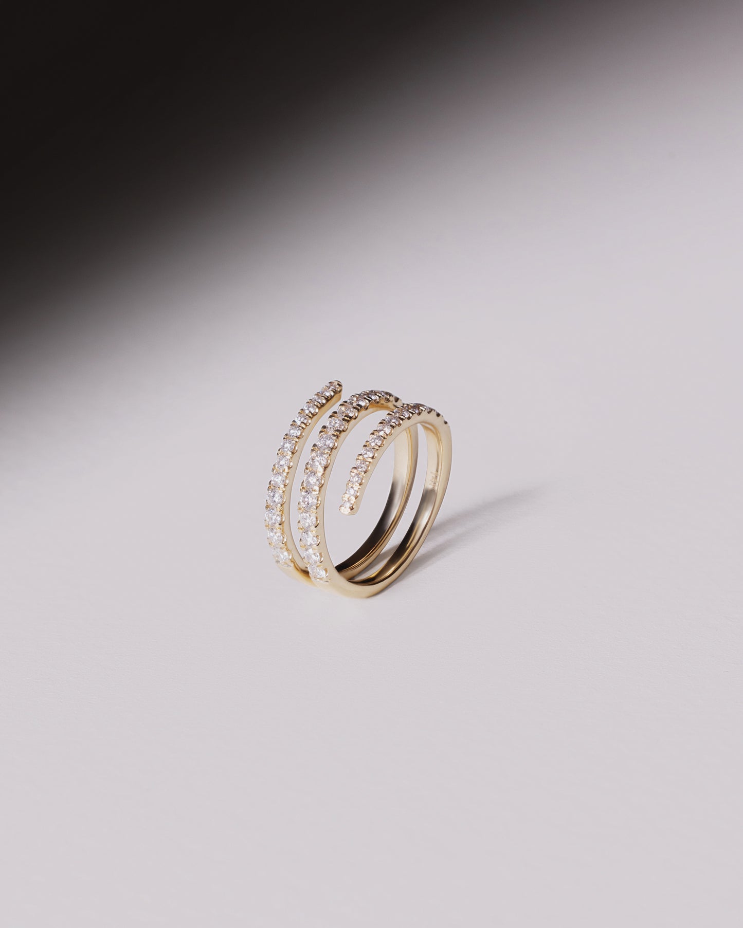 Pinky ring twist w. diamonds (White gold)