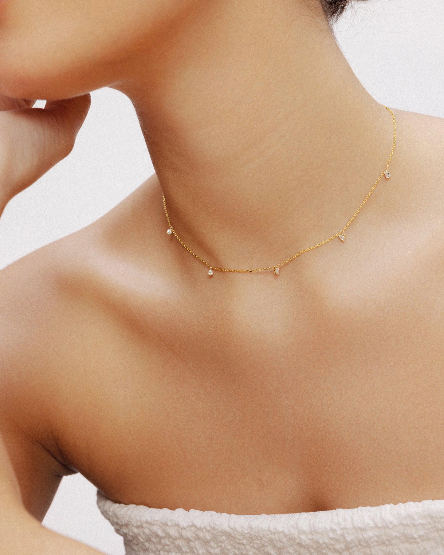 Chain Necklace w. Multi Diamond Shapes (White Gold)